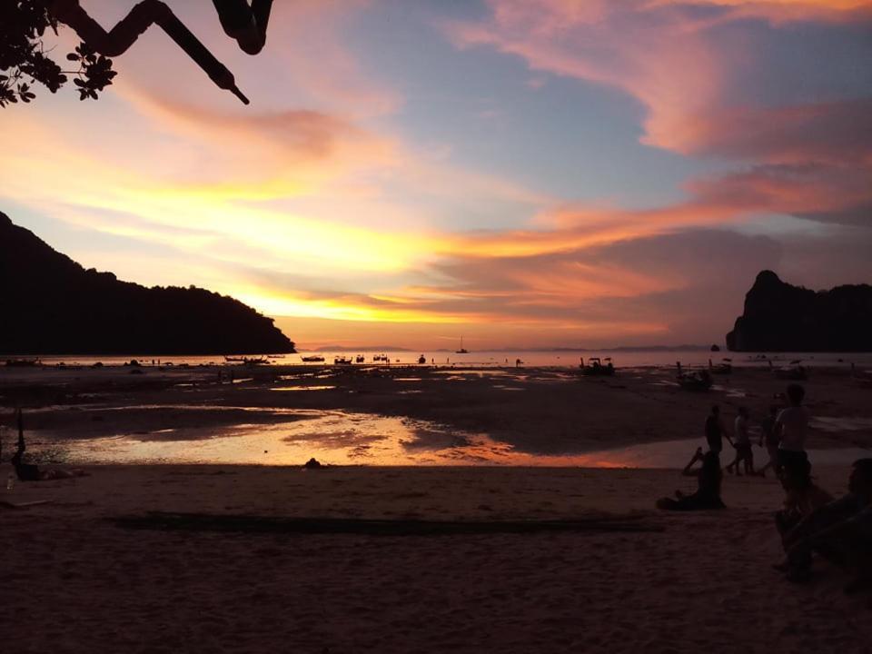 Stones Bar Dorm Rooms Koh Phi Phi Eksteriør bilde